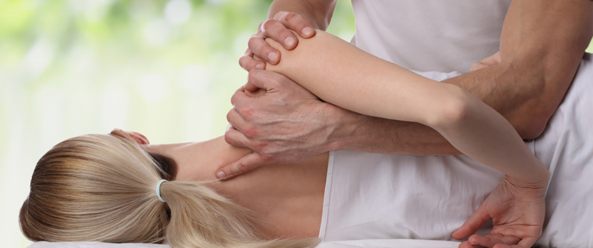 Raznica-mezhdu-manualnoj-terapiej-i-massazhem